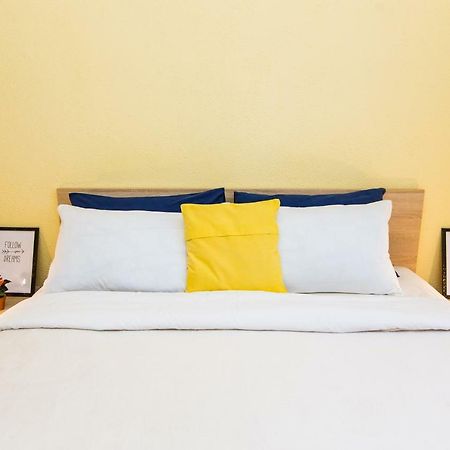 Modern 2Br Apartment In Central 리비프 외부 사진